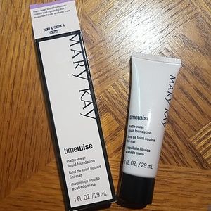 Mary Kay "Ivory 6" Matte Foundation